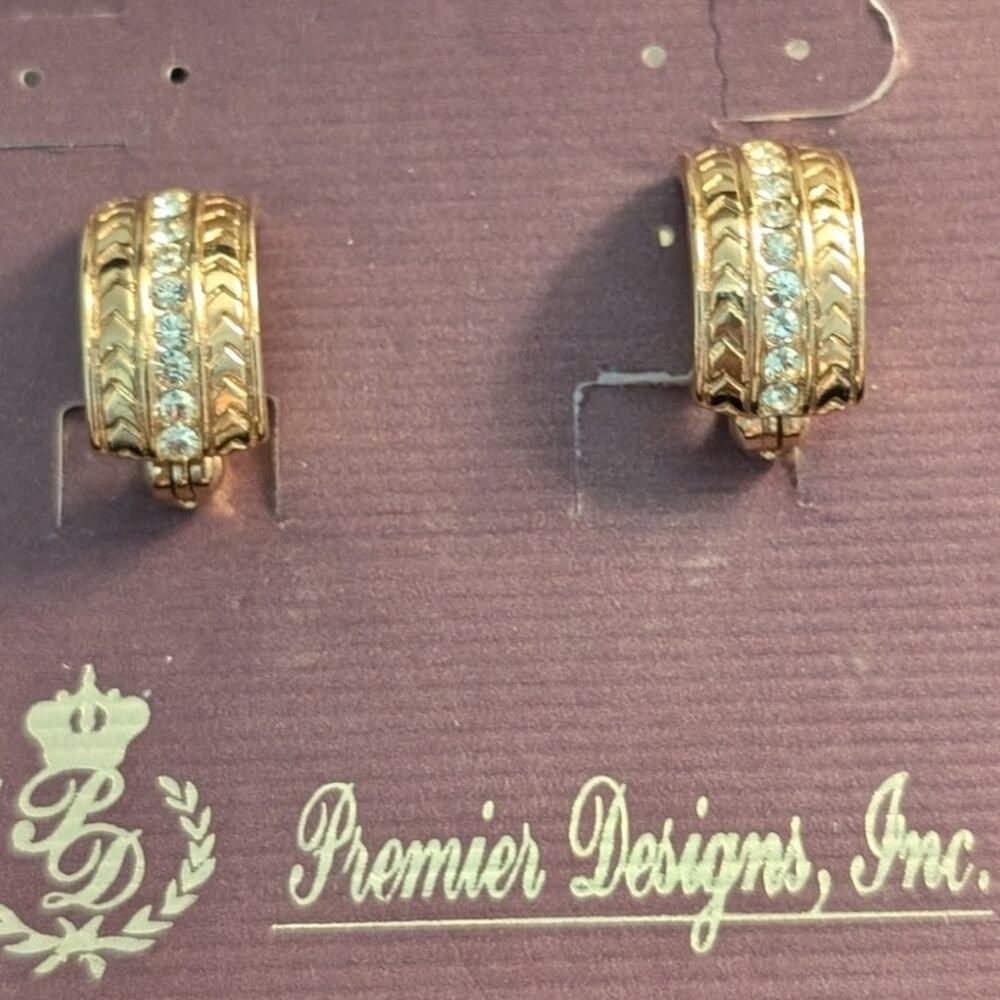 Vtg Premier Designs Serene Gold Tone Rhinestone Herringbone Clip On Earrings